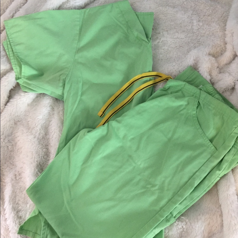 Nurses Scrub Set!